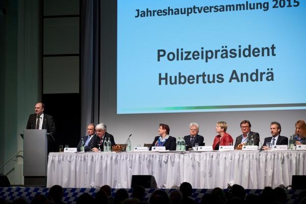 hug-jhv-2015-220415-2973-290-bE6E0028A-62E9-4A6F-1A22-4D16C3573AB3.jpg